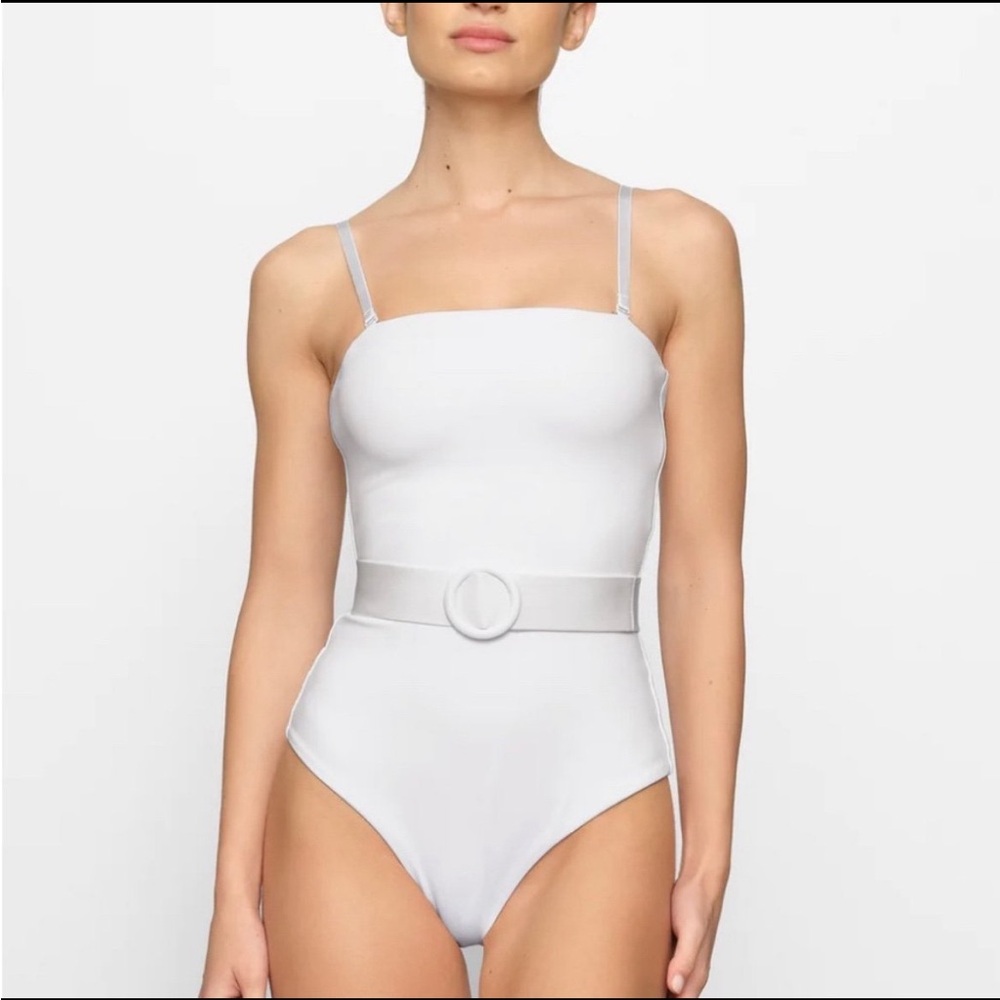 SKIMS Sculpting swim strapless one piece with straps and belt 3X Marble